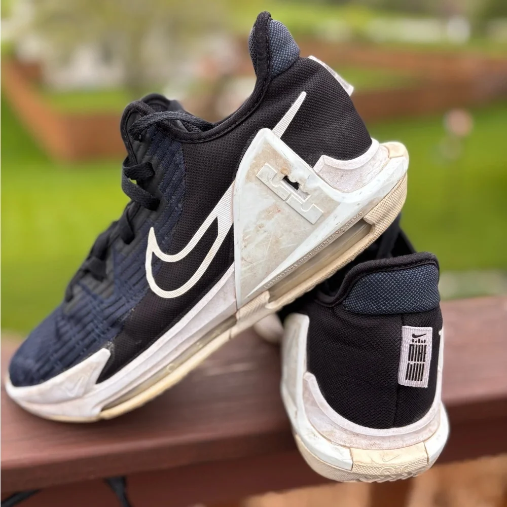 Size 9 Nike LeBron Witness 6 Black Dark Obsidian